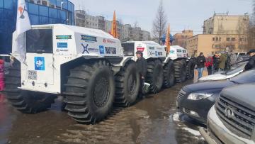 Старт экспедициина площади дружбы народов из Архангельска